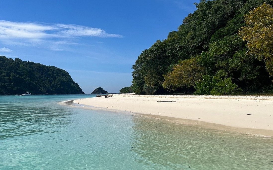 Private yacht charter to Koh Ha (Ko Haa, Tuk Narima Island - Lanta), Krabi Thailand
