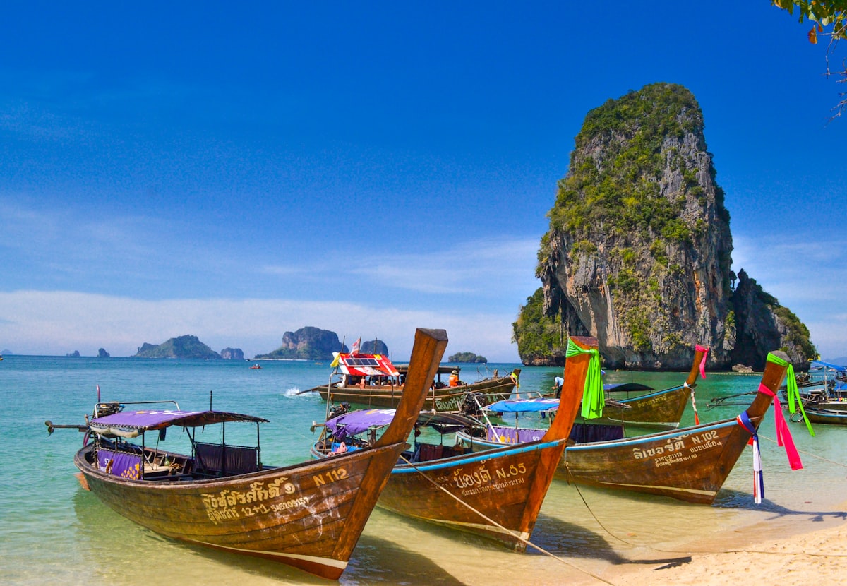 Private yacht charter to Nang Yuan, Koh Samui Thailand