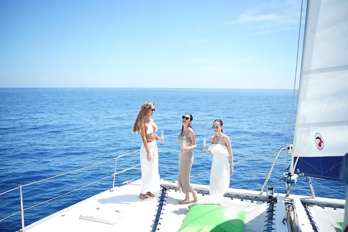 Limes charter yacht