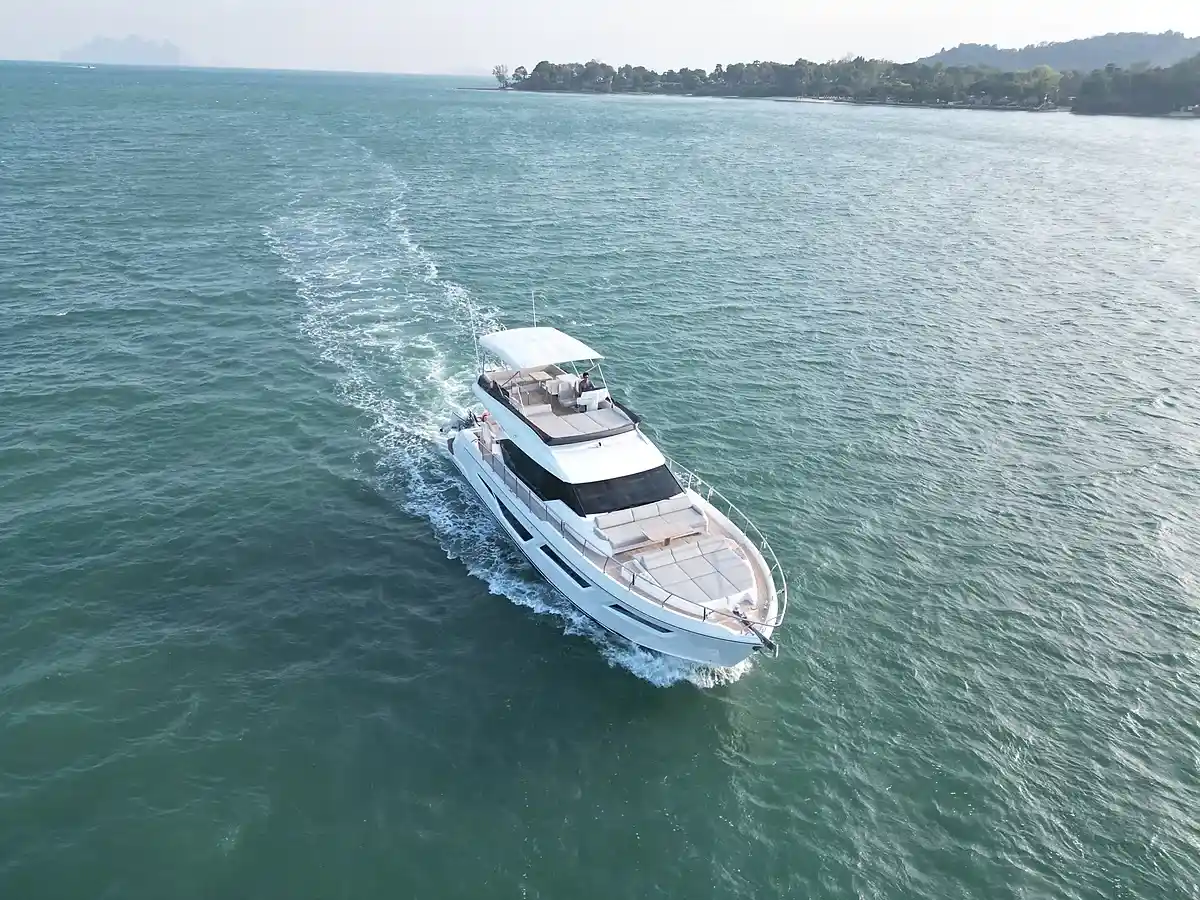  Crémant | 58ft Ferretti | Charter Yacht in Phuket