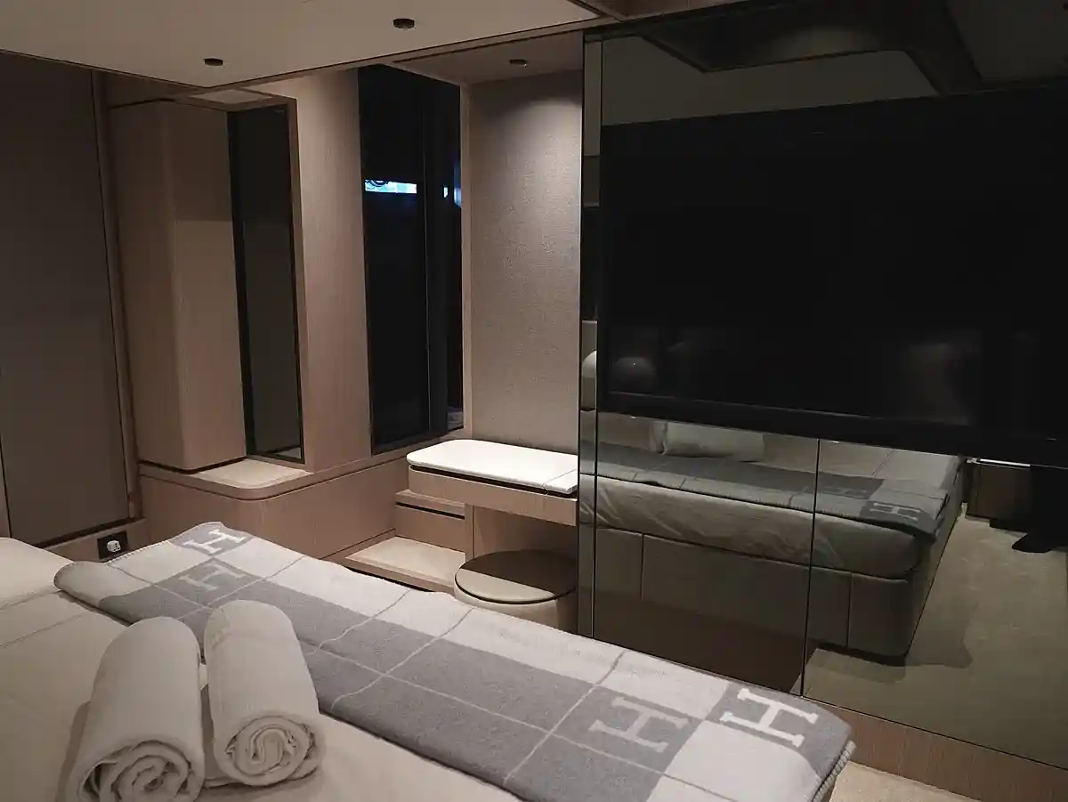  Crémant | 58ft Ferretti | Charter Yacht in Phuket