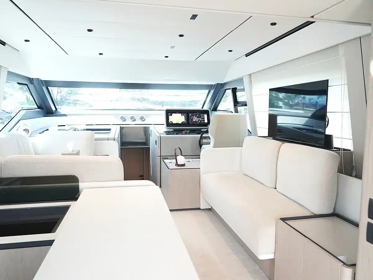  Crémant | 58ft Ferretti | Charter Yacht in Phuket