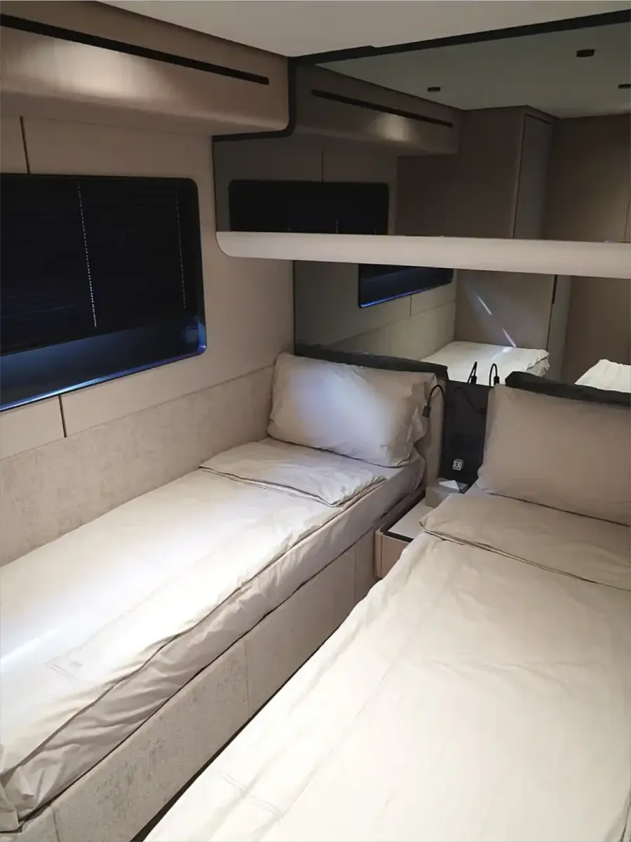 Crémant charter yacht