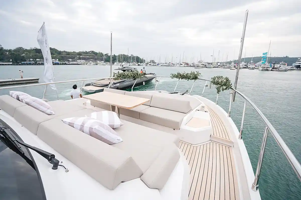 Crémant charter yacht