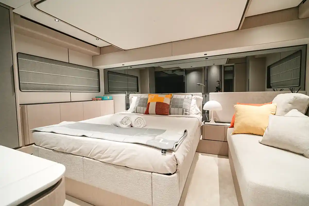 Crémant charter yacht