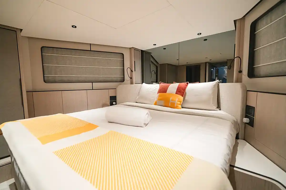 Crémant charter yacht