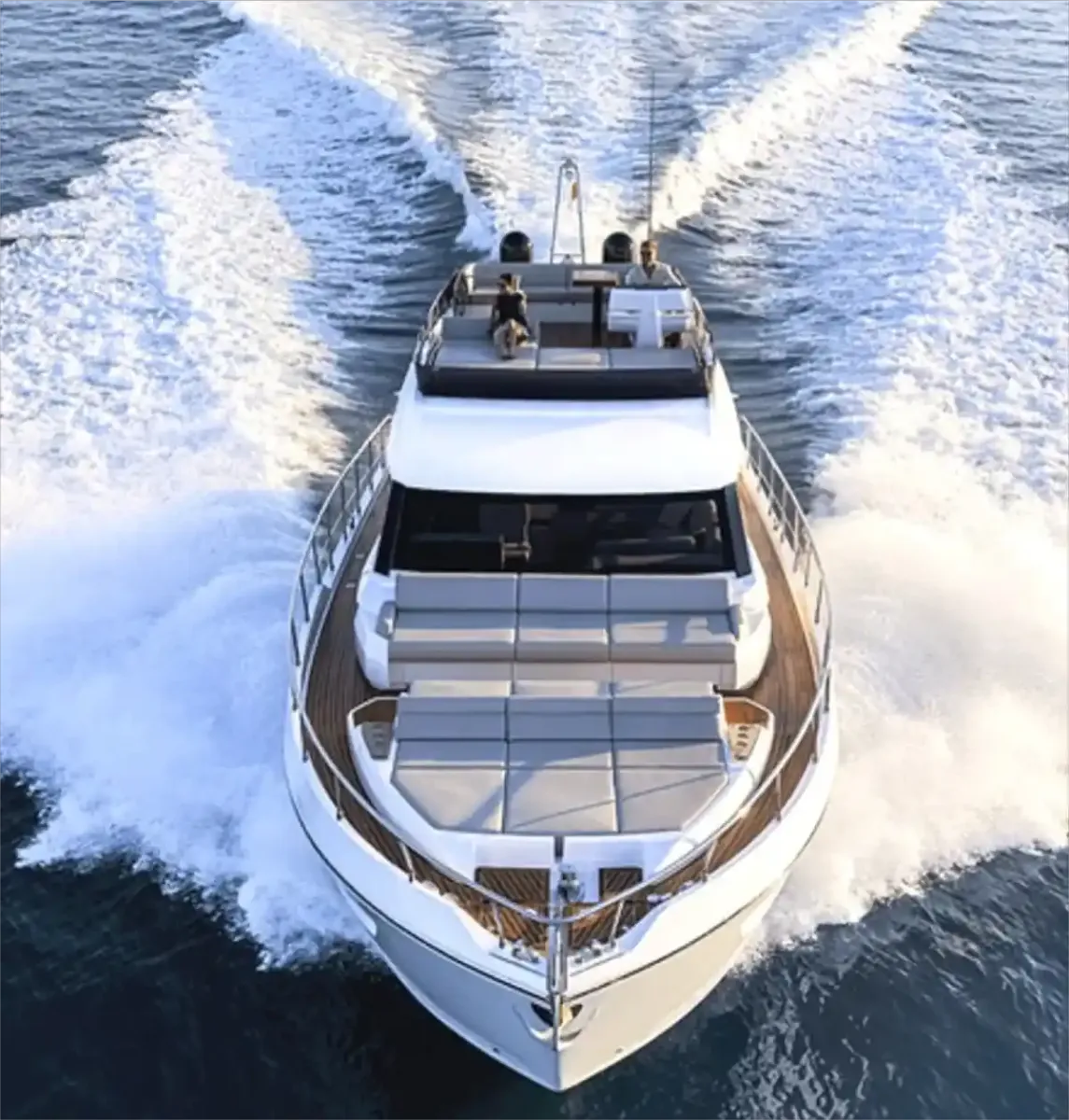 Crémant charter yacht