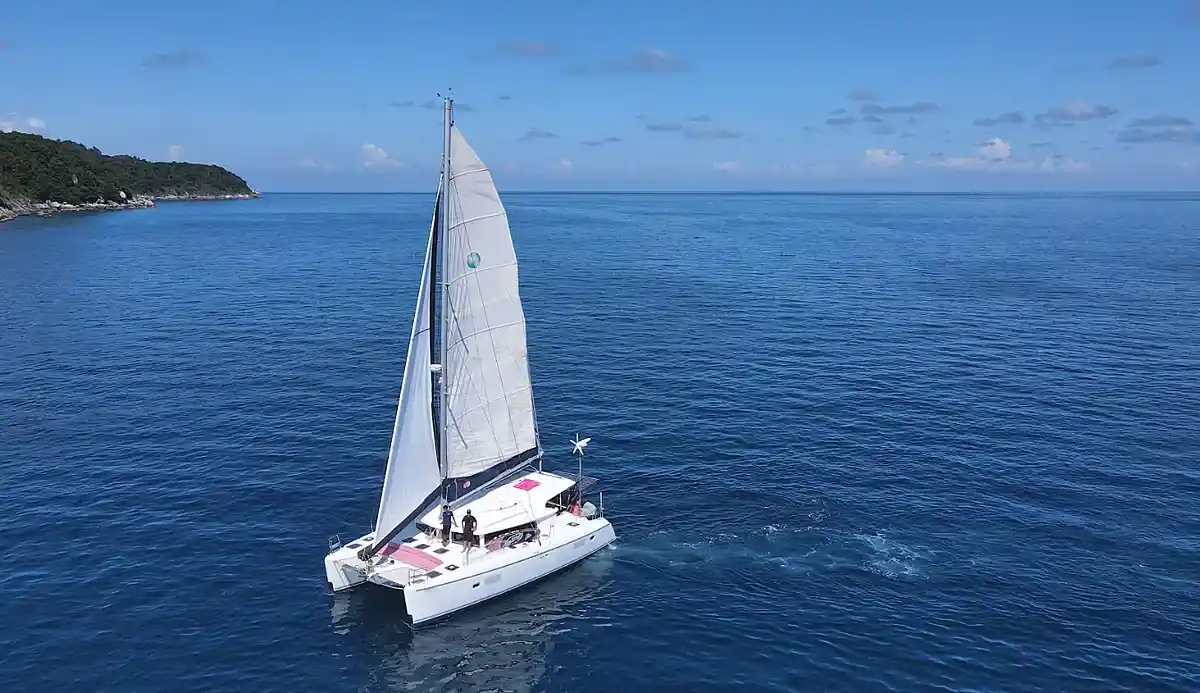 Citrus charter yacht