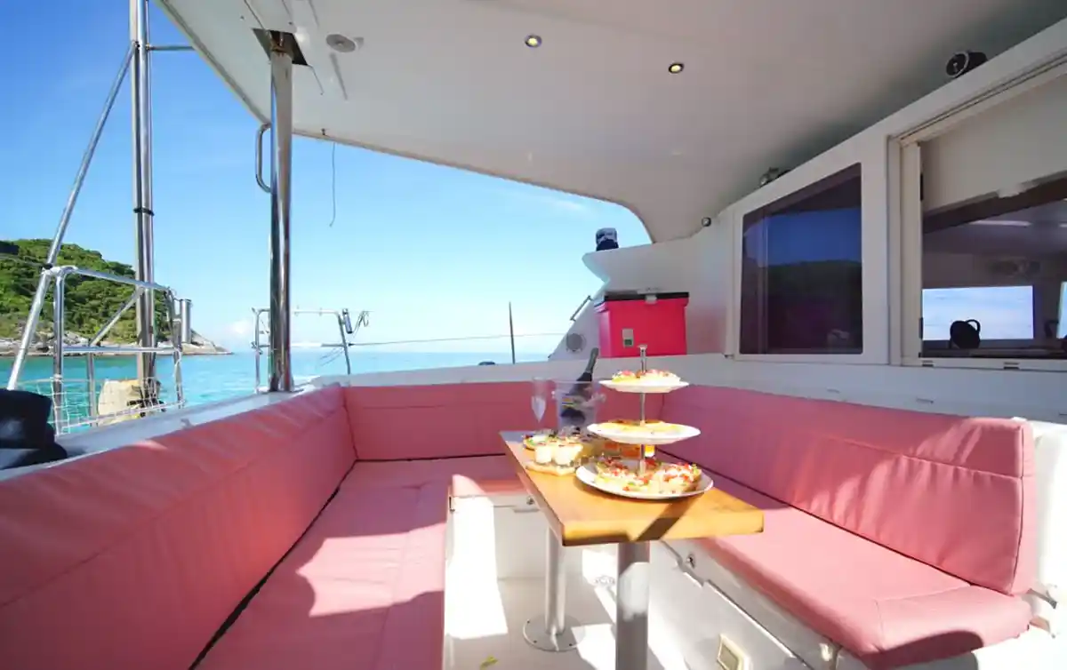 Citrus charter yacht