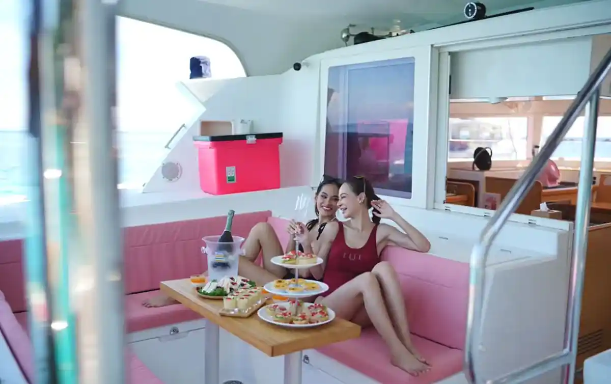 Citrus charter yacht
