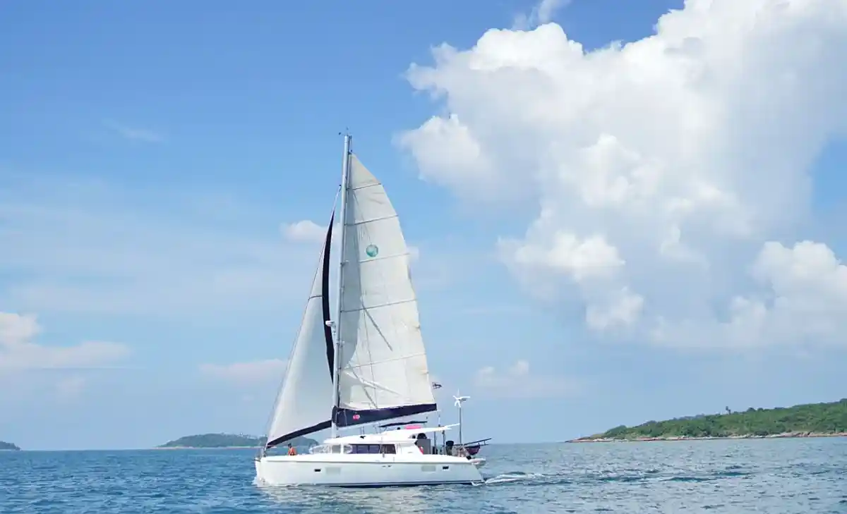 Citrus charter yacht