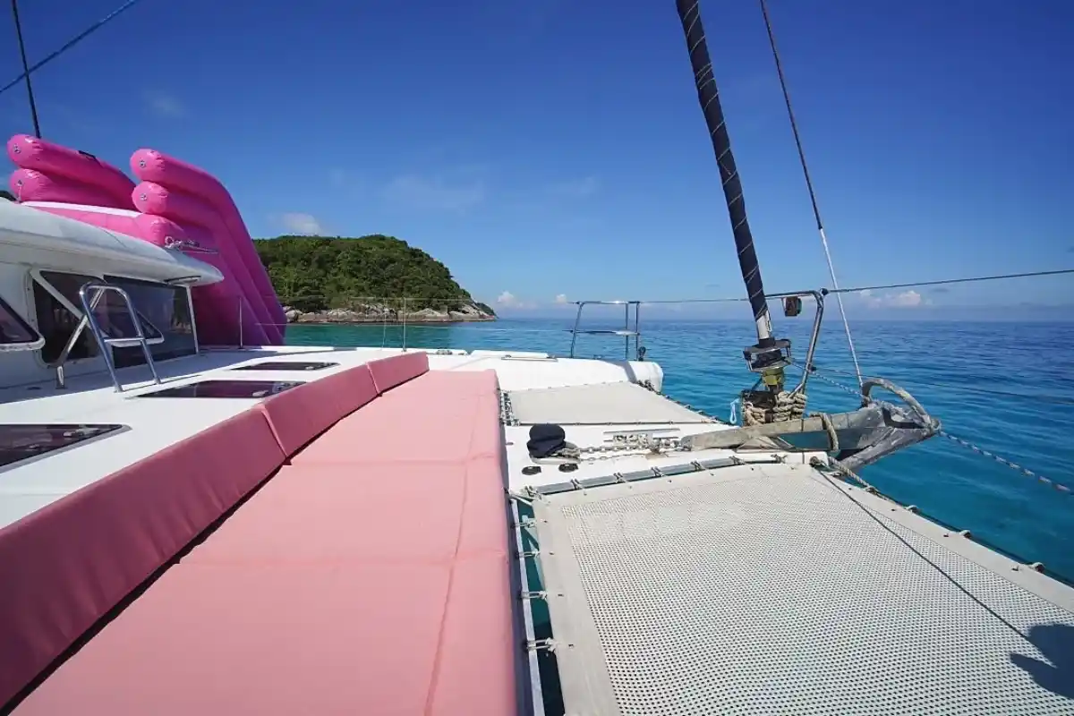 Citrus charter yacht