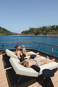 Yona charter yacht