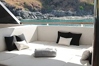 Yona charter yacht