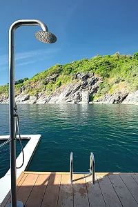 Yona charter yacht