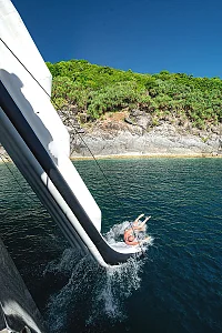 Yona charter yacht