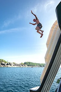 Yona charter yacht