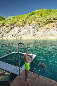 Yona charter yacht